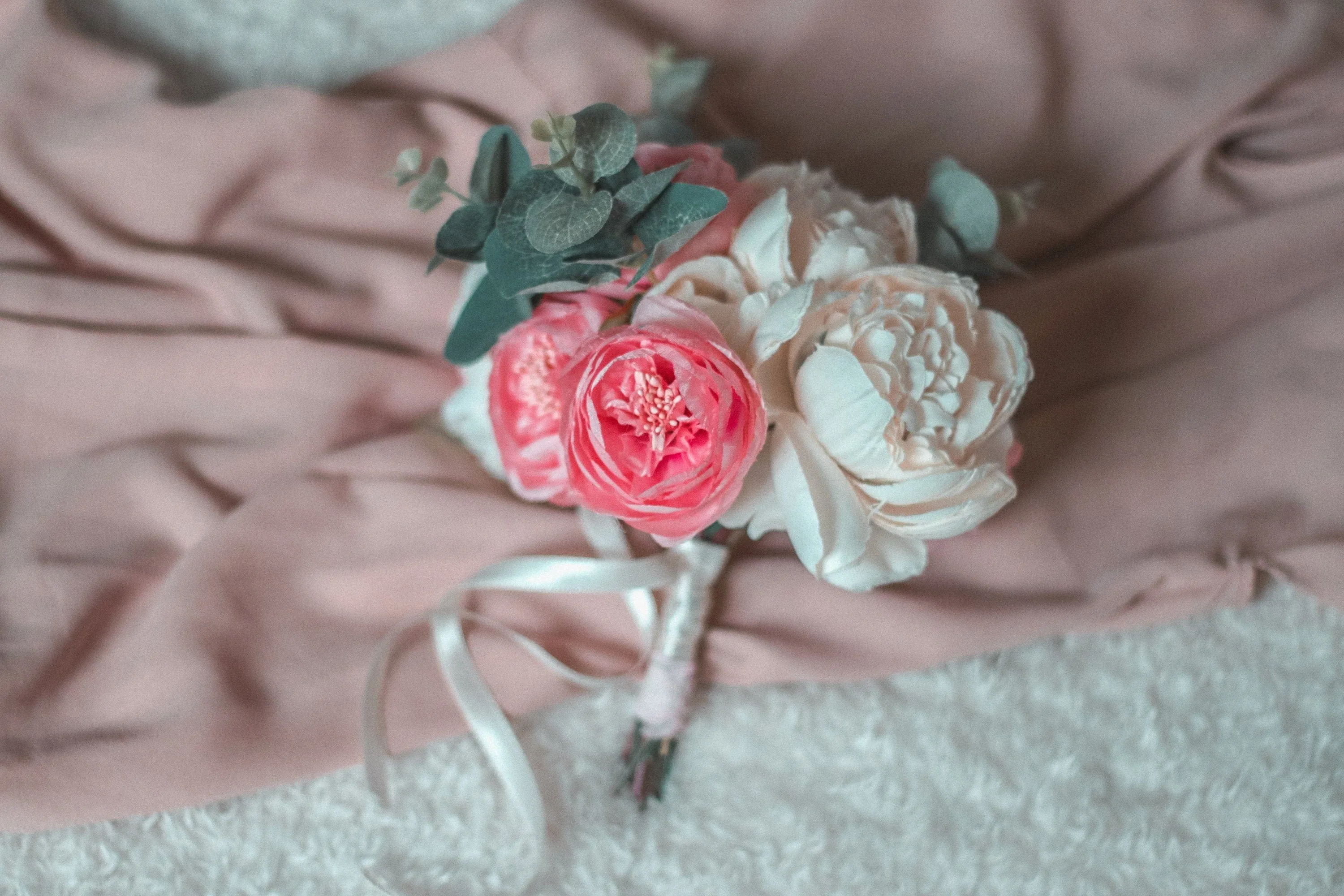 Artificial Flowers Bridal Bouquet - Ivory White & Pink