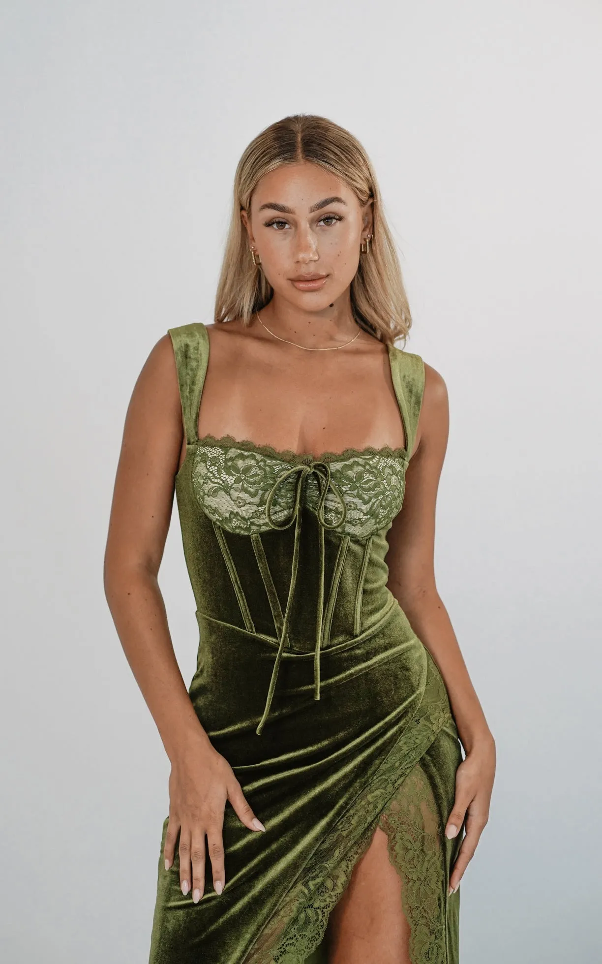 Elvissa Velvet Midi Dress - Olive