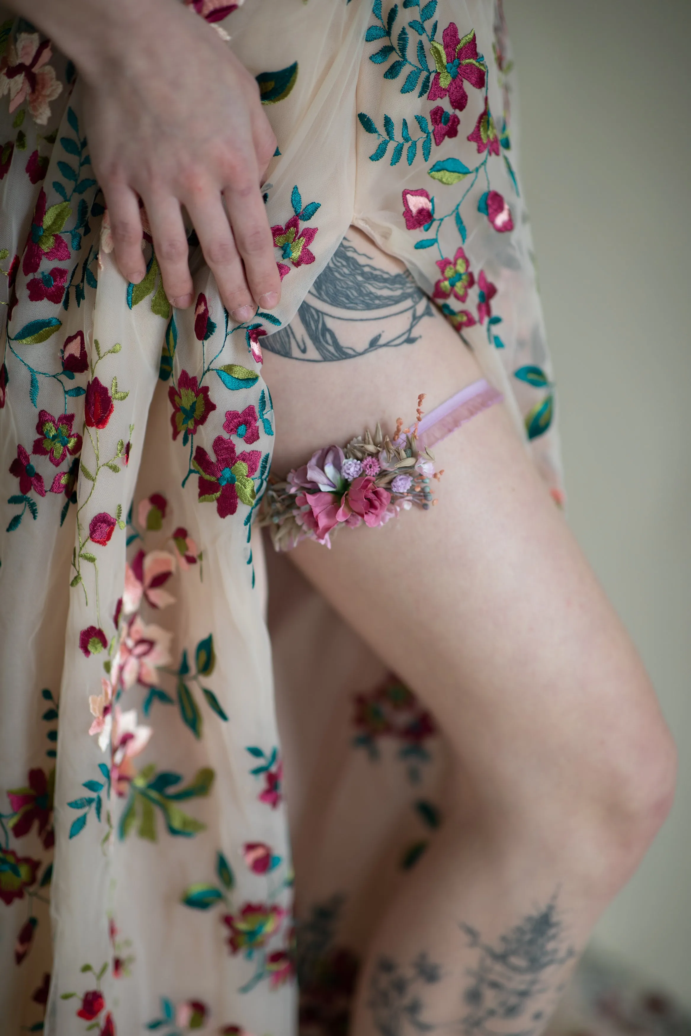 Flower bridal lace garter with pink roses