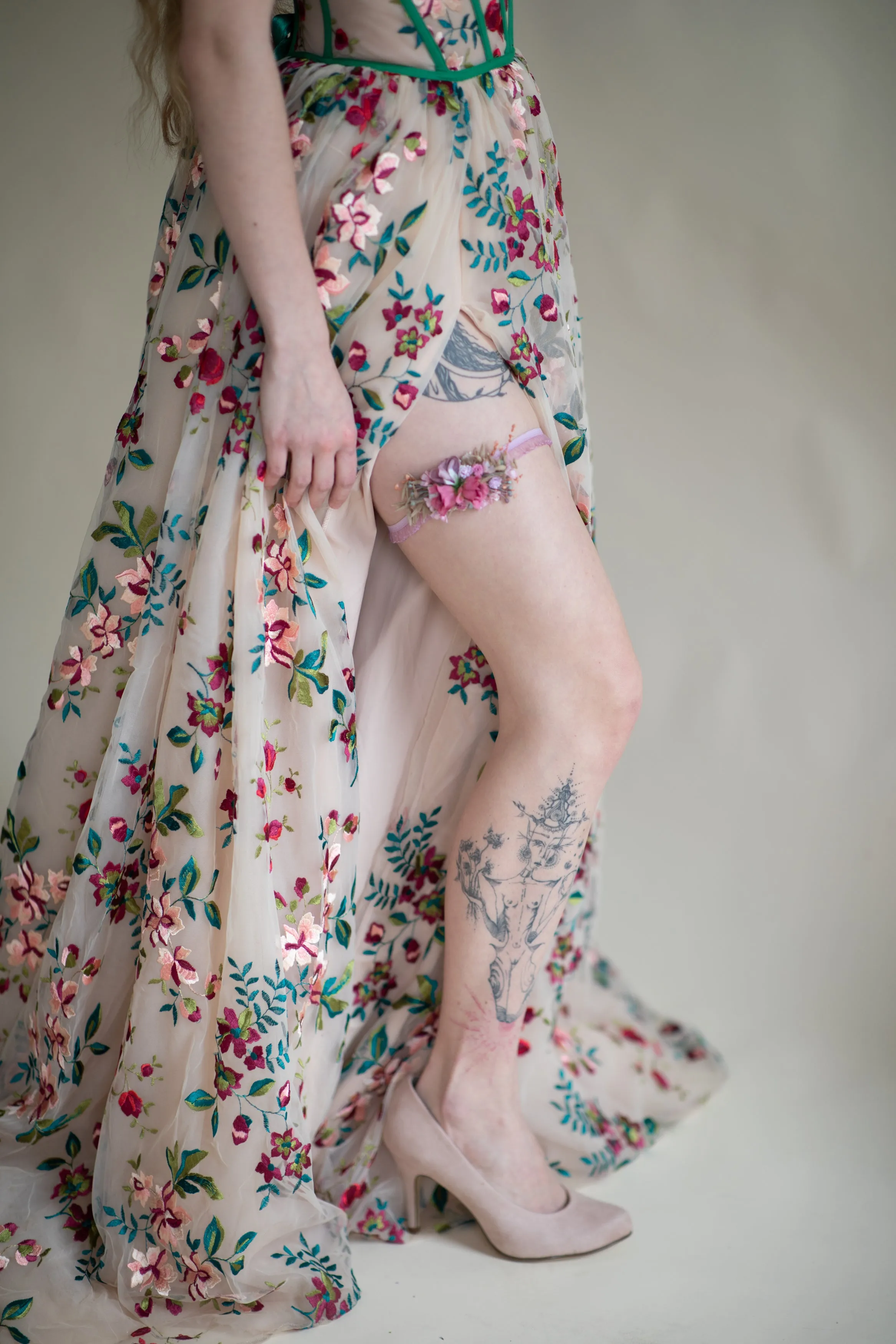 Flower bridal lace garter with pink roses